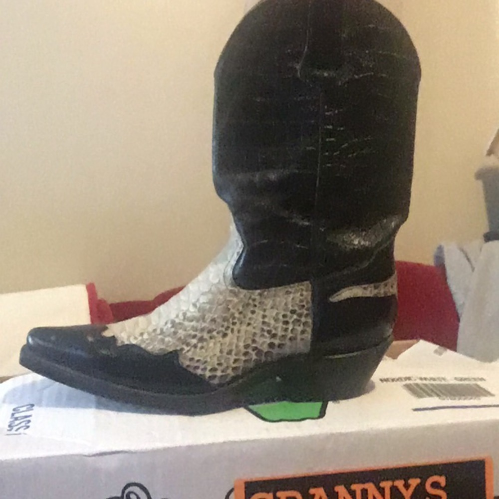 I’m selling cowboy boots
